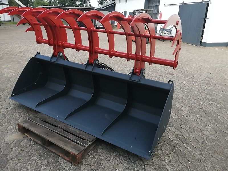 Bressel und Lade Keine Bressel Silagegreifschaufel 240 cm Keine Stoll Greifschaufel 240cm Arbeitsbreite 2400mm Breite Tiefe 1025mm Eigengewicht 530kg Gewicht 530kg Bauhöhe 900mm Inhalt 1400 Liter Fassungsvermögen 1,4m³ Ralton 3000Rot Greifzange Greifschaufel 2,4m Arbeitsb