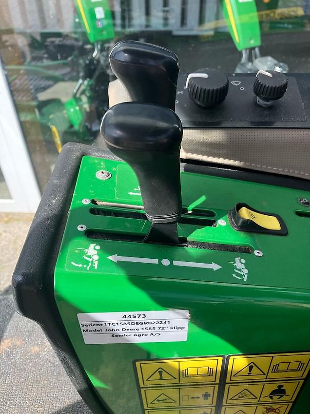 John Deere 1585 M/72" FASTBACK