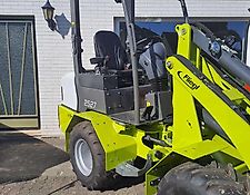 Fliegl 25-27 inkl. Kehrbesen, Ballenzange, Leichtgutschaufel Fliegl 25-27 inkl. Kehrbesen, Ballenzange, Leichtgutschaufel