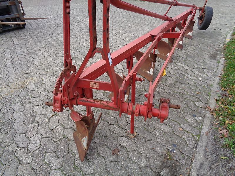 Krone Beetpflug Krone Wicht 6 Scharig mit Luftbereiftem Stützrad mit Einlegern 6 Schar Beetpflug 150cm Arbeitsbreite Schälpflug 6 Scharig