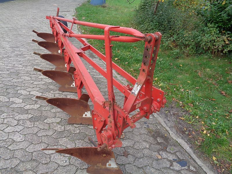Krone Beetpflug Krone Wicht 6 Scharig mit Luftbereiftem Stützrad mit Einlegern 6 Schar Beetpflug 150cm Arbeitsbreite Schälpflug 6 Scharig
