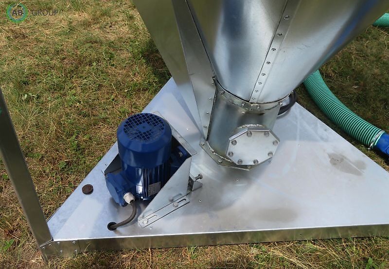 BIN MS-1000 bulk feed mixer