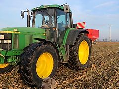 John Deere 6810