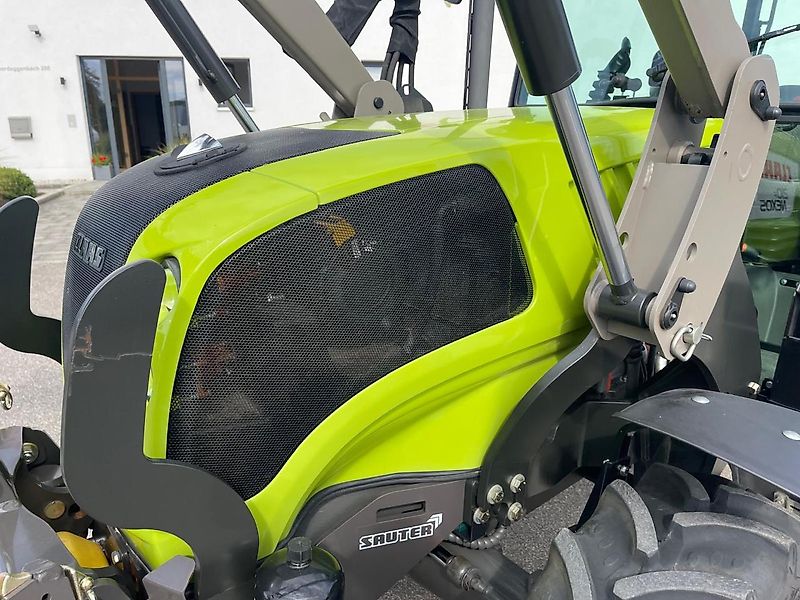 Claas Nexos 210 mit Frontlader und Frontzapfwelle, erst 236 Betriebsstunden, neuwertiger Zustand