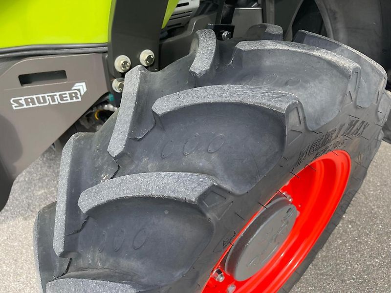 Claas Nexos 210 mit Frontlader und Frontzapfwelle, erst 236 Betriebsstunden, neuwertiger Zustand