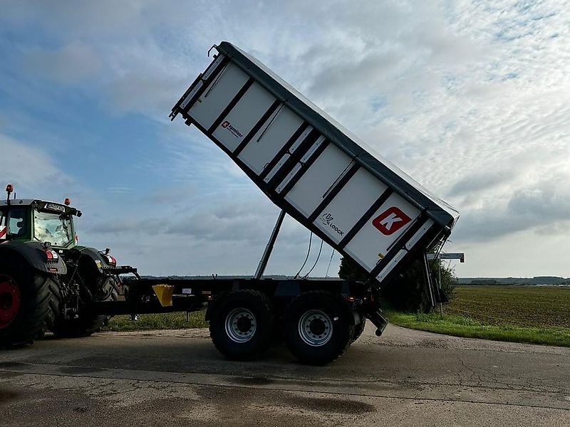 Kröger Agroliner Zentralachs-Dreiseitenkippanhänger TKD302 20 To.