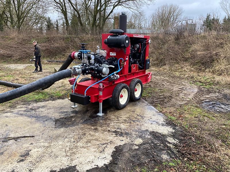 Cadman Power Equipment Canada John Deere Motor mit Cornell 4NHTB