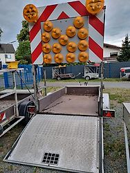 LED Nissen VZ616 B3 Verkehrsleittafel Verkehrsleitanhänger Absperrtafel Verkehrssicherungsanhänger Verkehrssicherung Leittafel