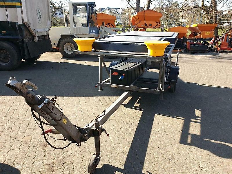 Nissen LED Matrix Verkehrsleittafel Vorwarntafel Absperrtafel