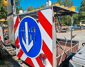 Nissen Absperrtafel VZ616 Verkehrssicherung Verkehrsleittafel Verkehrsleitanhänger Verkehrssicherungsanhänger AMD B3 Funkwarnmeldeanlage Trebbiner Mersch Autobahn