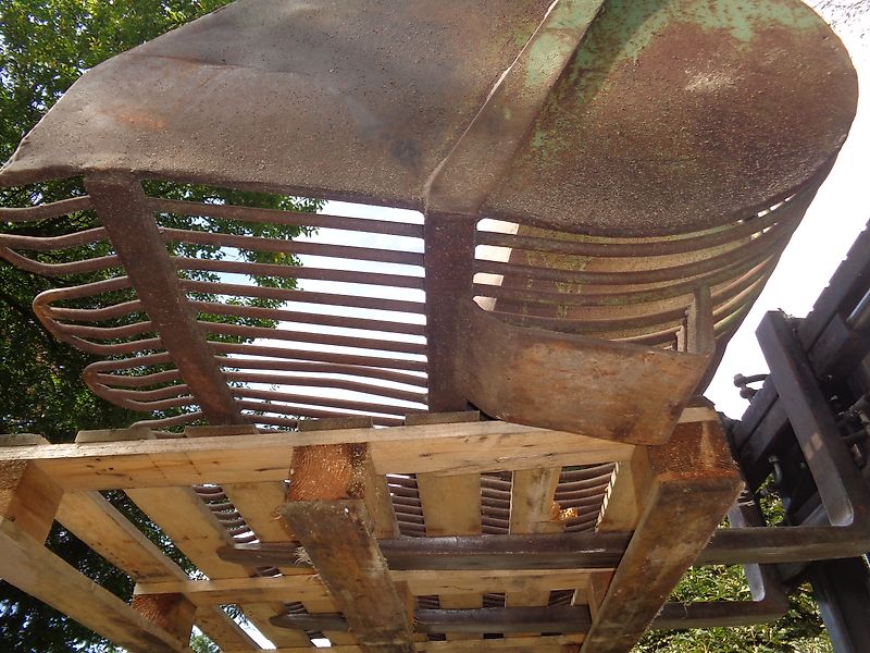 Bressel und Lade Kartoffelkorb 1800mm mit Rundbüge Die Körbe ermöglichen das Aufnehmen von Kartoffeln bzw. Rüben. Durch den angehobenen Korbboden können Steine und Verschmutzungen hindurch fallen.lRübengabel 180cm mit 25mm Siebweite Rübenforke Kartoffelgabel Karofellforke