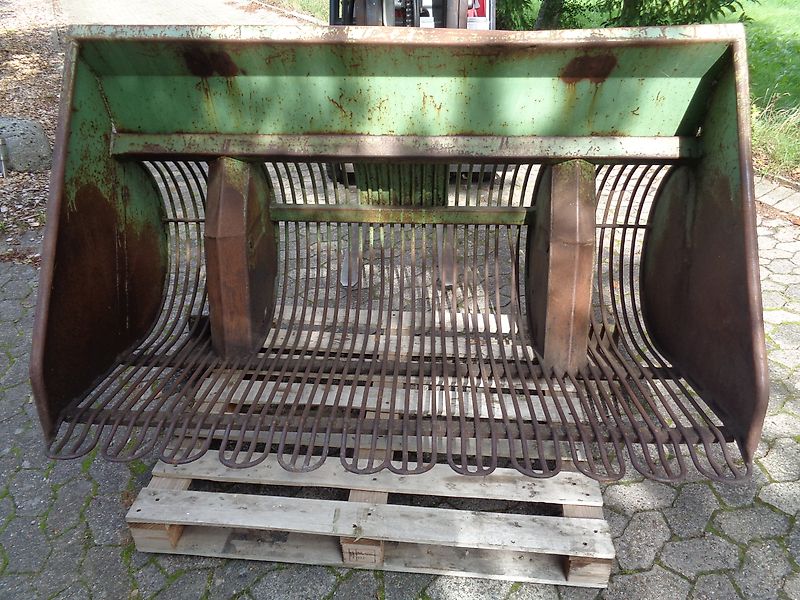 Bressel und Lade Kartoffelkorb 1800mm mit Rundbüge Die Körbe ermöglichen das Aufnehmen von Kartoffeln bzw. Rüben. Durch den angehobenen Korbboden können Steine und Verschmutzungen hindurch fallen.lRübengabel 180cm mit 25mm Siebweite Rübenforke Kartoffelgabel Karofellforke