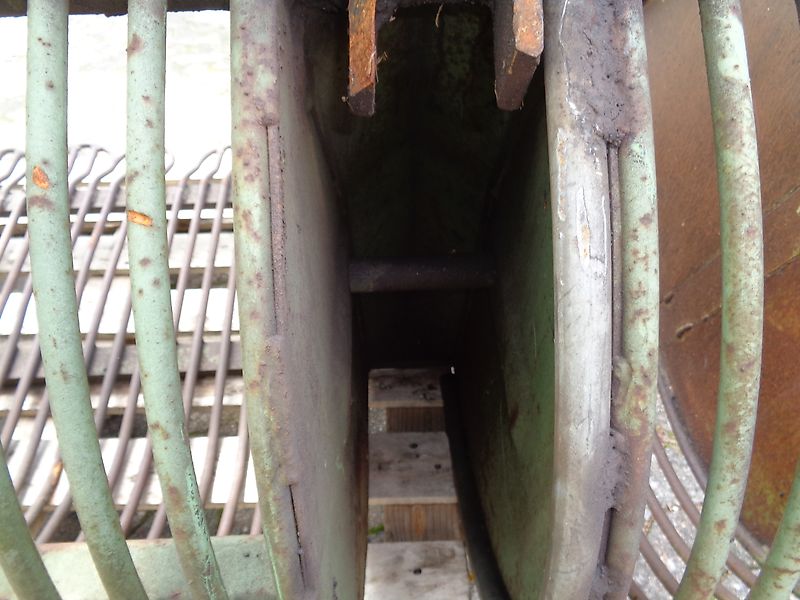 Bressel und Lade Kartoffelkorb 1800mm mit Rundbüge Die Körbe ermöglichen das Aufnehmen von Kartoffeln bzw. Rüben. Durch den angehobenen Korbboden können Steine und Verschmutzungen hindurch fallen.lRübengabel 180cm mit 25mm Siebweite Rübenforke Kartoffelgabel Karofellforke