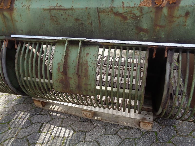 Bressel und Lade Kartoffelkorb 1800mm mit Rundbüge Die Körbe ermöglichen das Aufnehmen von Kartoffeln bzw. Rüben. Durch den angehobenen Korbboden können Steine und Verschmutzungen hindurch fallen.lRübengabel 180cm mit 25mm Siebweite Rübenforke Kartoffelgabel Karofellforke