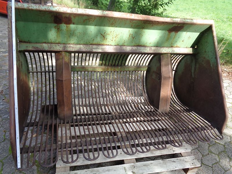 Bressel und Lade Kartoffelkorb 1800mm mit Rundbüge Die Körbe ermöglichen das Aufnehmen von Kartoffeln bzw. Rüben. Durch den angehobenen Korbboden können Steine und Verschmutzungen hindurch fallen.lRübengabel 180cm mit 25mm Siebweite Rübenforke Kartoffelgabel Karofellforke