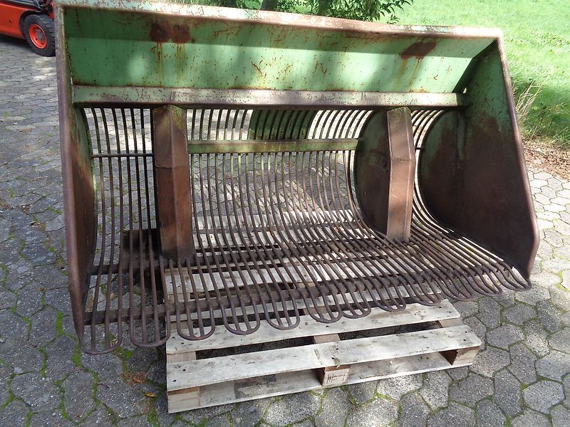 Bressel und Lade Kartoffelkorb 1800mm mit Rundbüge Die Körbe ermöglichen das Aufnehmen von Kartoffeln bzw. Rüben. Durch den angehobenen Korbboden können Steine und Verschmutzungen hindurch fallen.lRübengabel 180cm mit 25mm Siebweite Rübenforke Kartoffelgabel Karofellforke