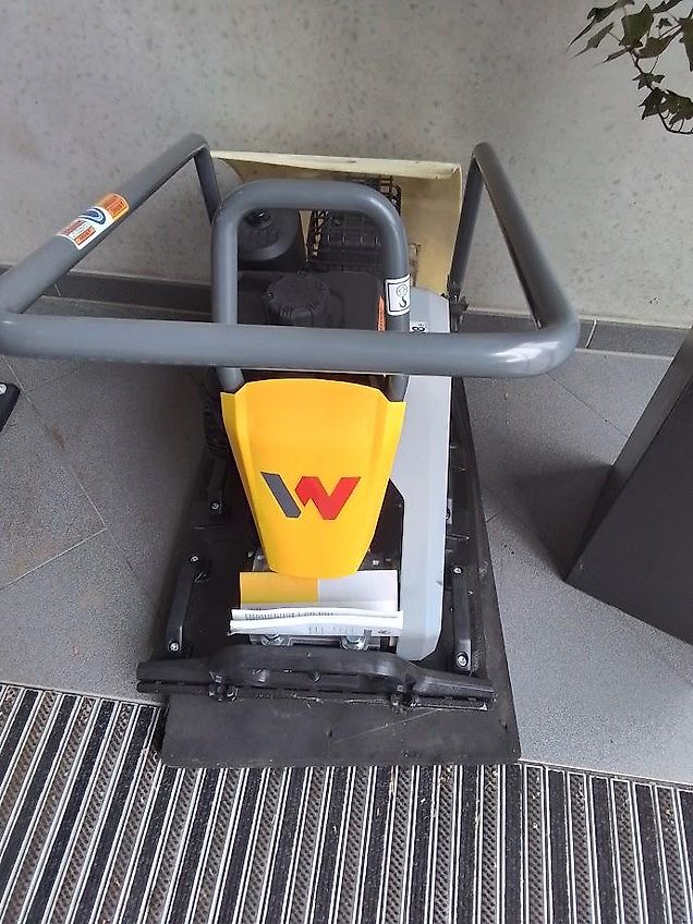 Wacker Neuson Vorwärtslaufende Vibrationsplatte BPS 2050B