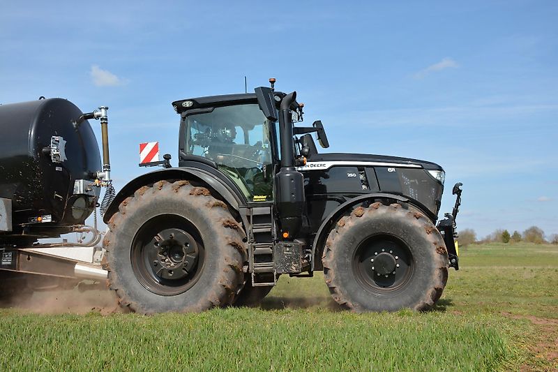 John Deere 6R 250 Schwarz