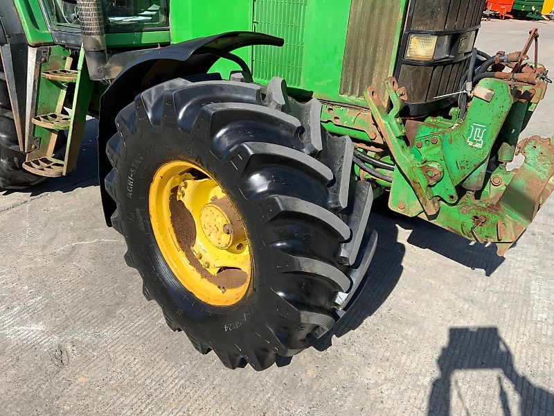 John Deere 6810 Tractor (ST23891)
