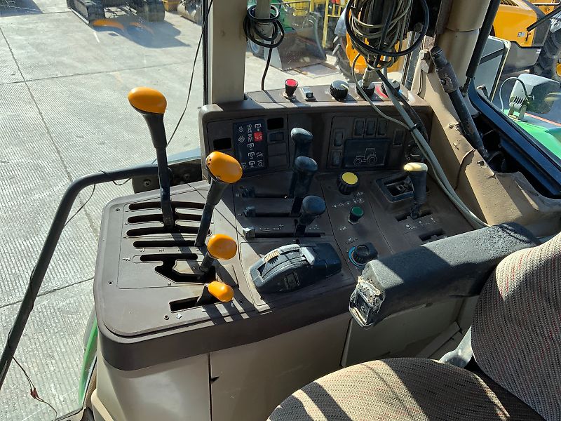 John Deere 6810 Tractor (ST23891)