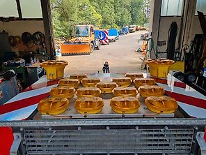 Mersch Absperrtafel Nissen VZ 616 B3 LED Ausführung Auffahrampe Verkehrsleittafel Verkehrsleitanhänger Verkehrssicherungsanhänger Horizont Trebbiner Verkehrssicherung Baustellenabsicherung Unimog Auto
