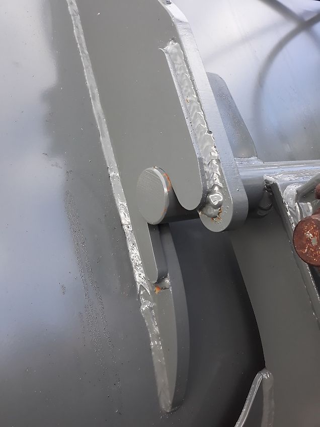 Bressel und Lade Hochkippschaufel L66