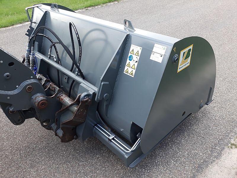 Bressel und Lade Hochkippschaufel L66