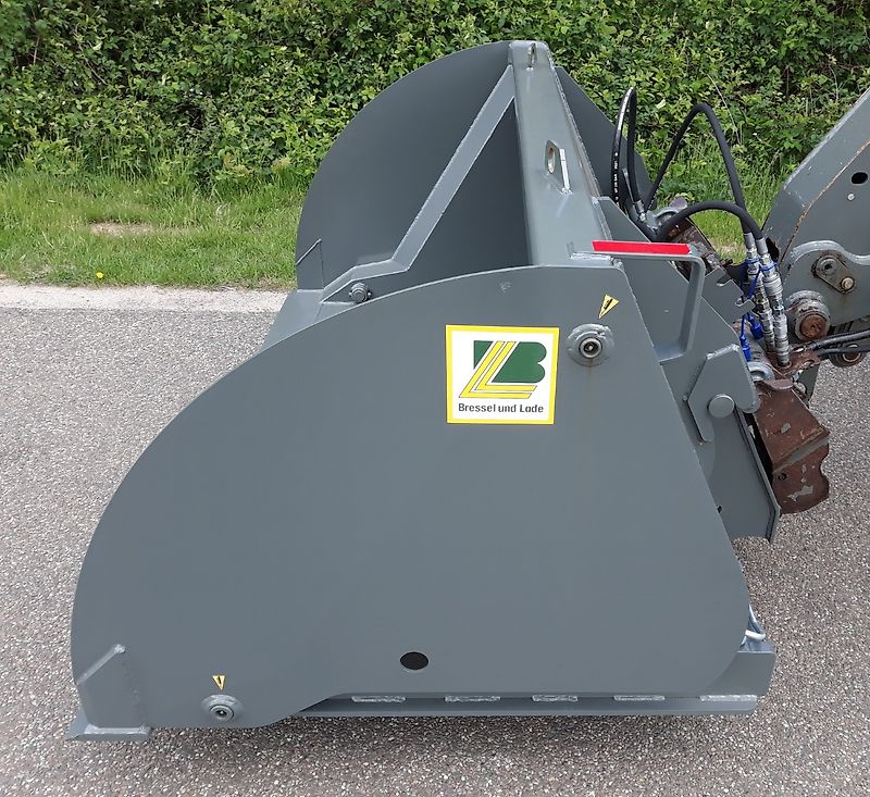 Bressel und Lade Hochkippschaufel L66
