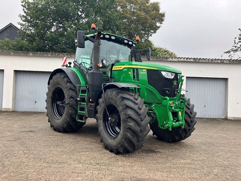 John Deere 6R 250