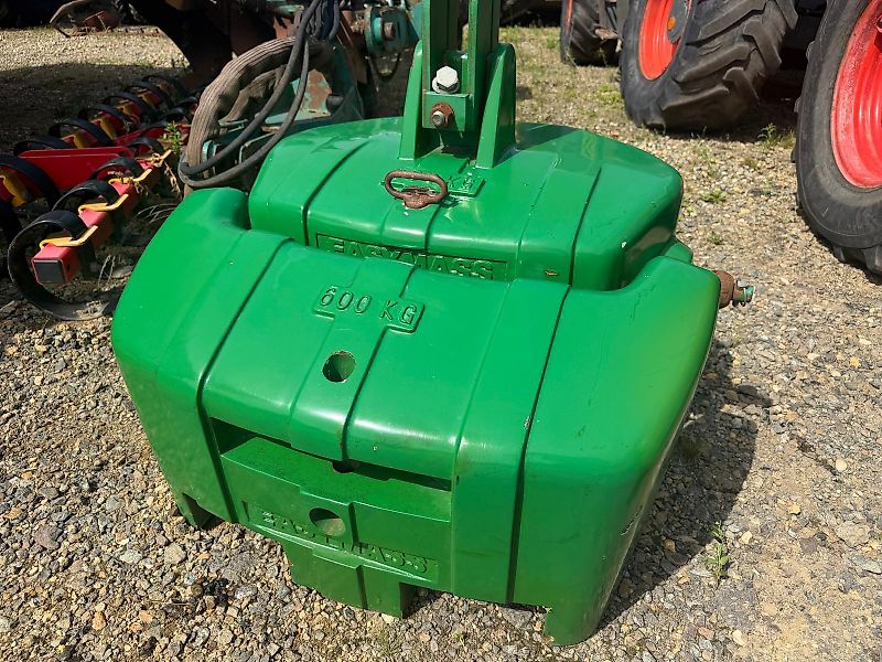 900+600=1500kg