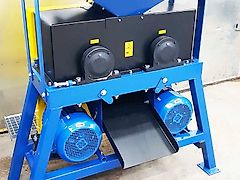 Masz-Rol dwusilnikowy zgniatacz do ziarna D-400