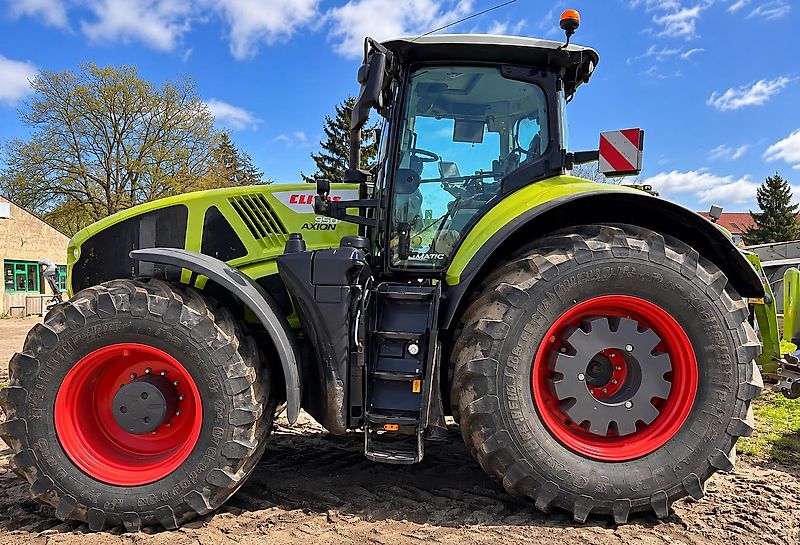 Axion 930