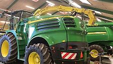 John Deere 8700