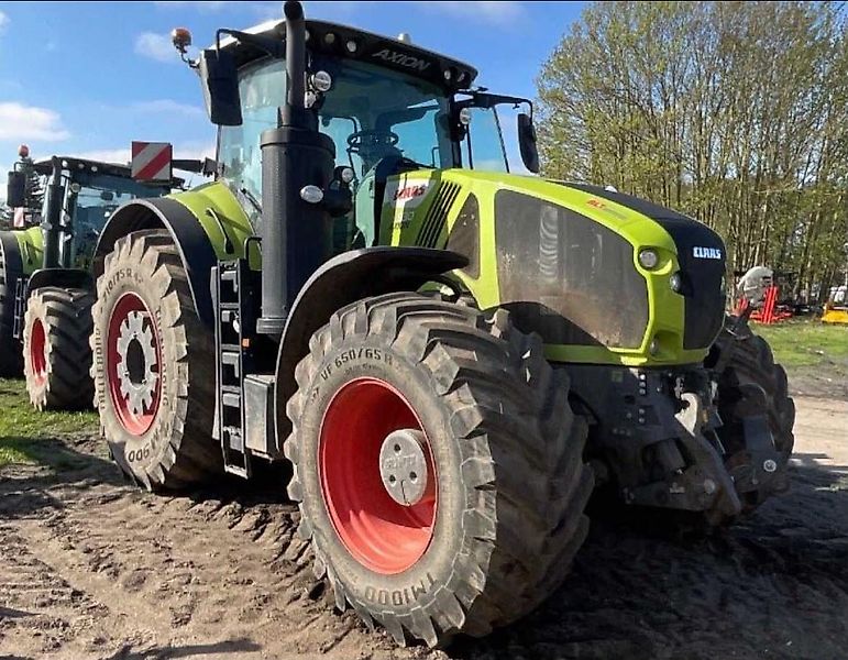 Axion 930