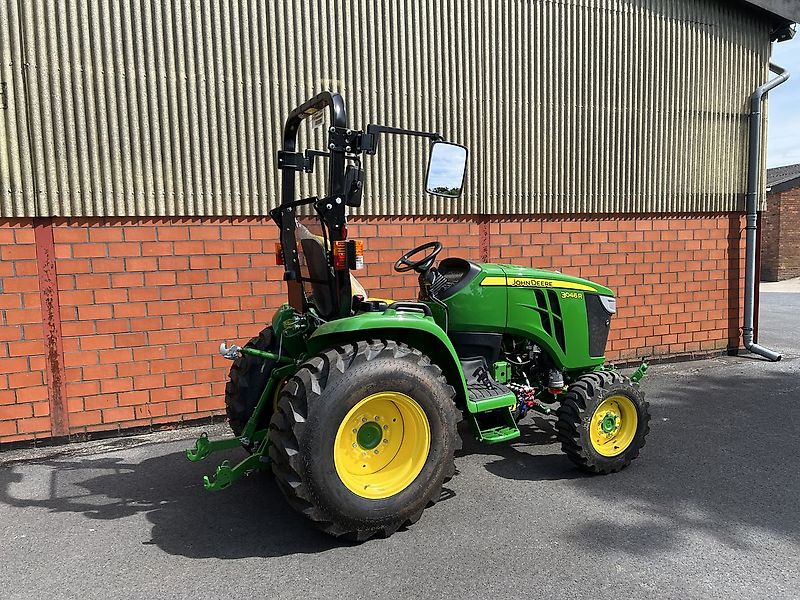 John Deere 3046R
