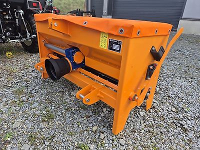 PADAGAS SP-240 Kastenstreuer Traktor Kubota Isek