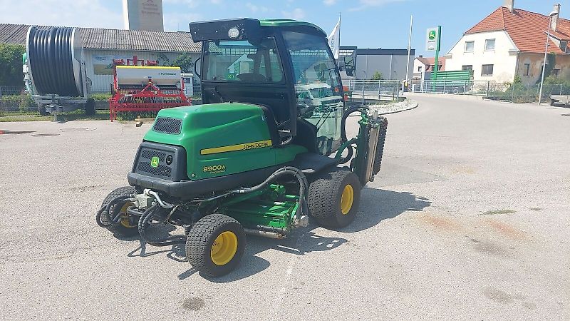 John Deere 8900A