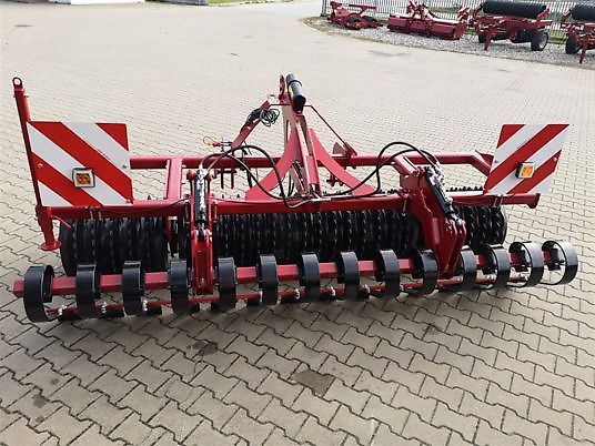 Lupus Wał Cambridge na przedni tuz z włóką 3,0 m , ø 500 / Cambridge roller for the front hitch with a scraper bar 3.0 m, ø 500 /Cambridge-Walze für den Frontkraftheber mit Schürfleiste 3,0 m, ø 500