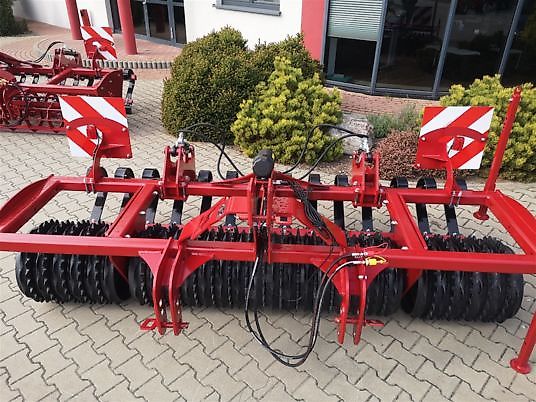 Lupus Wał Cambridge na przedni tuz z włóką 3,0 m , ø 500 / Cambridge roller for the front hitch with a scraper bar 3.0 m, ø 500 /Cambridge-Walze für den Frontkraftheber mit Schürfleiste 3,0 m, ø 500