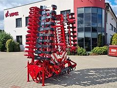 Lupus Wał daszkowy przedni hydraulicznie składany na przedni tuz ciągnika 6,,0 m/Vordere V-Ring-Walze hydraulisch an die Vorderradaufhängung des Traktors klappbar 6,0 m Front V-ring roller hydraulically folded onto the tractor's front suspension system  6.0 m