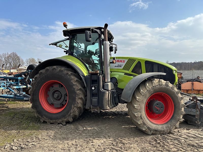 Axion 940