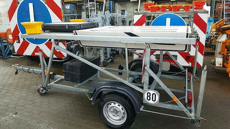 Nissen Vorwarntafel Typ VLT 1-08-70 Verkehrsleittafel Absperrtafe