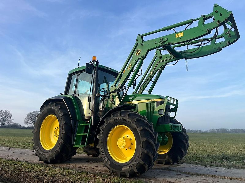 John Deere 6810
