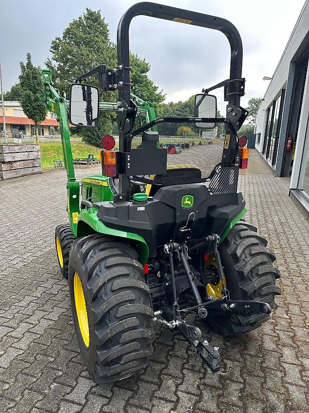 John Deere 3038E