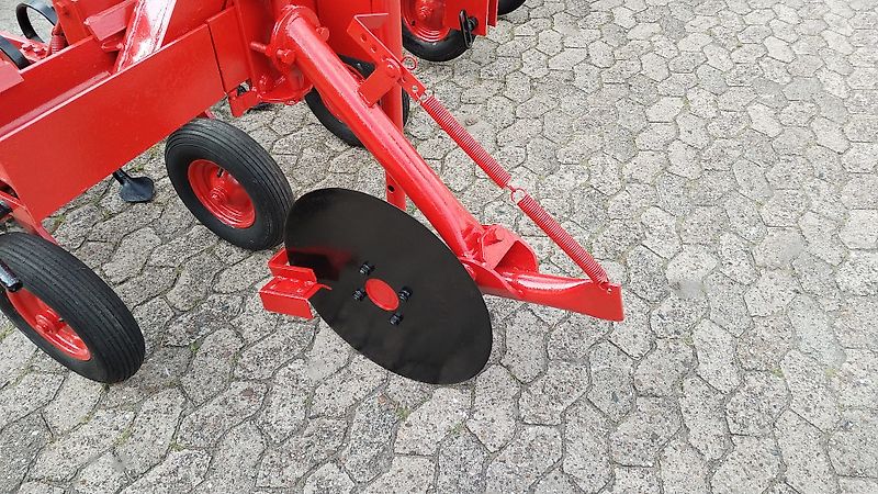 Gruse Gruse Gruse 7 reihiges Hackgerät Hackrahmenbreite 340 cm geklappt gezackte Kulturschutzscheiben ideal für 150cm Spurbreite zum Hacken von 3 Reihen zwischen den Schlepperspuren große Scheibenseche zur exakten Spurführung mit Vibrozinken