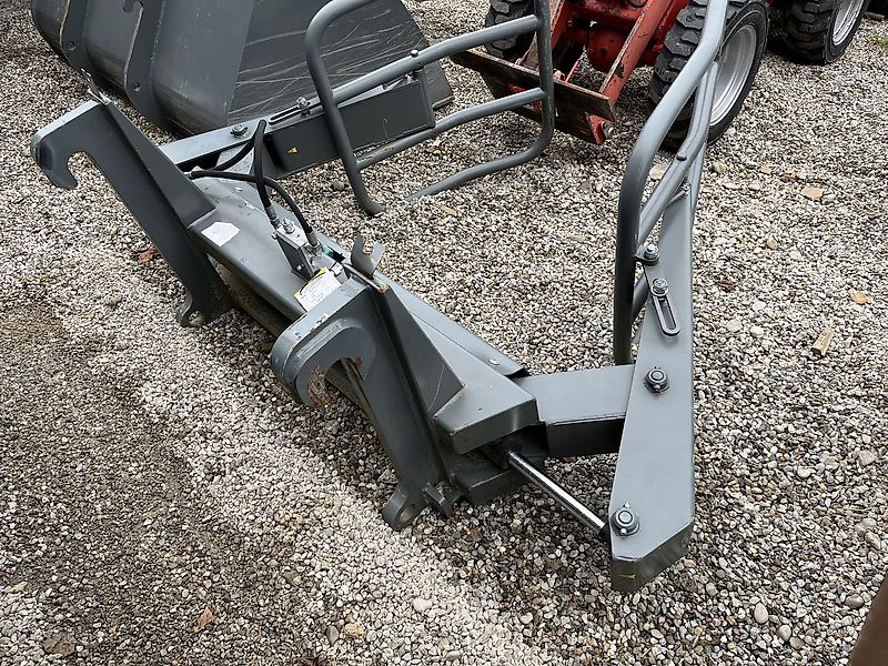 Bressel und Lade Ballenzange RBZ 10 mit Volvo TPZ