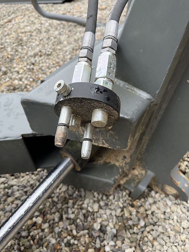 Bressel und Lade Ballenzange RBZ 10 mit Volvo TPZ