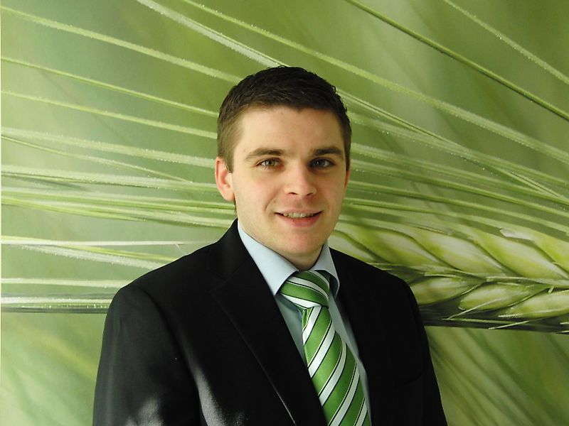 Osoba do kontaktu Pan Hermann Bangert