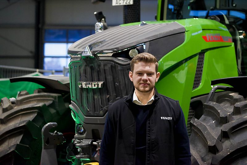 Osoba do kontaktu Pan Joschua Marienhagen