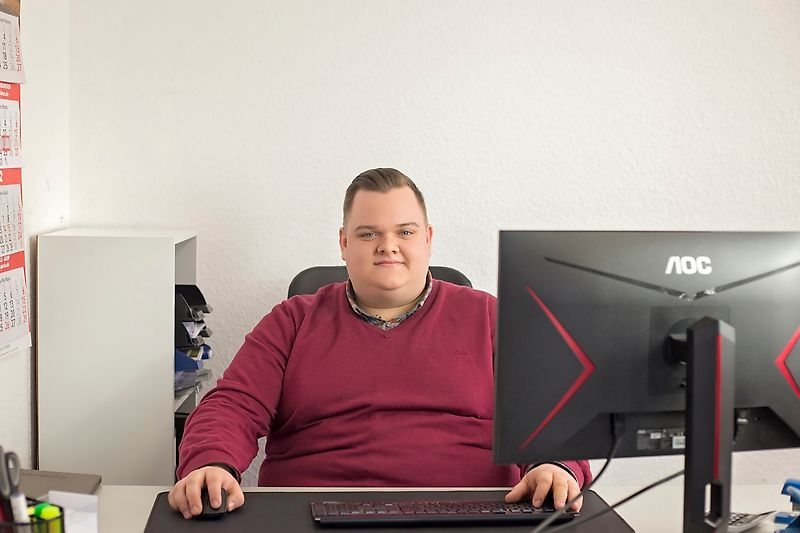 Osoba do kontaktu Pan Leon Baden